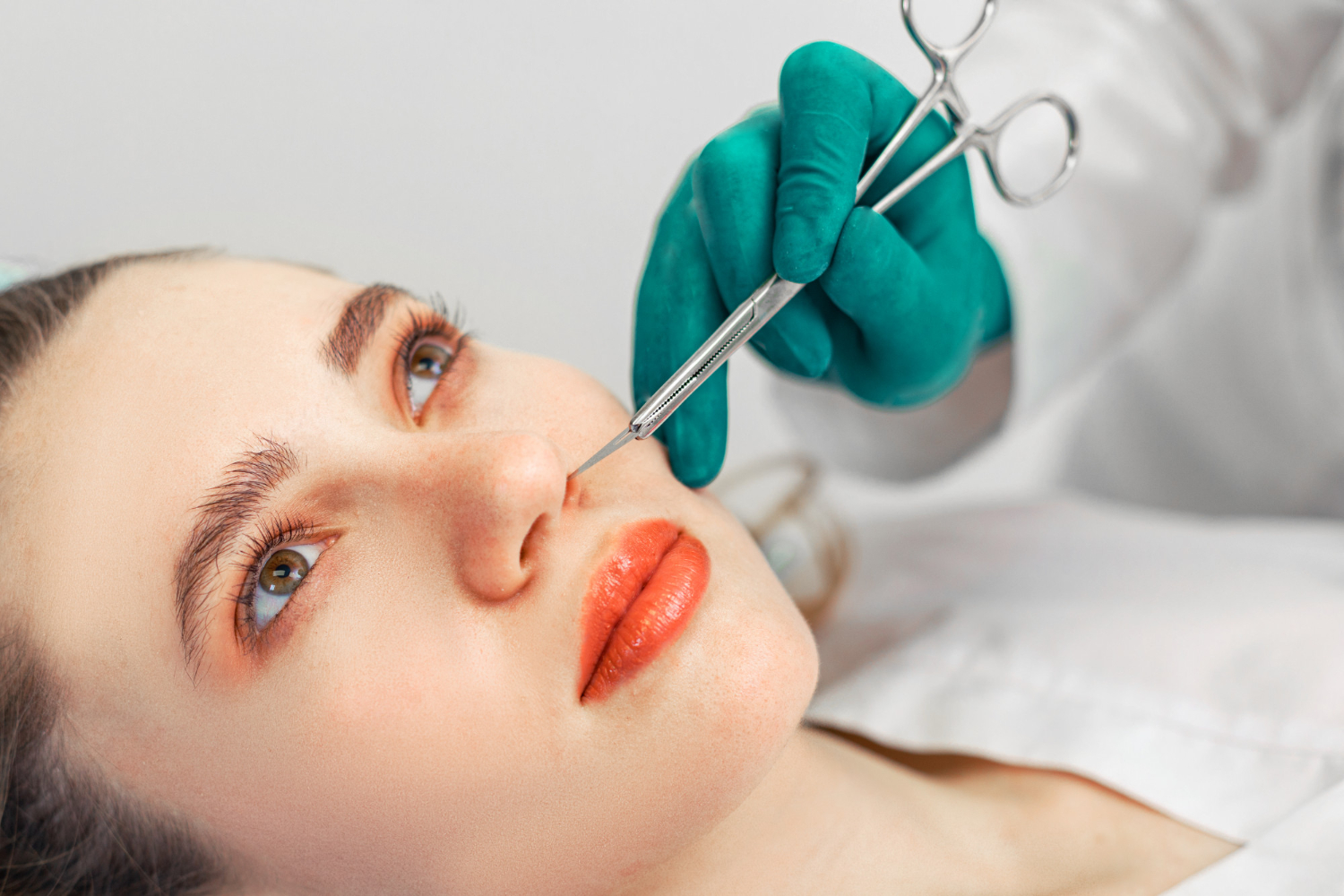 Mitos y verdades sobre la rinoplastia Mitos y verdades sobre la rinoplastia